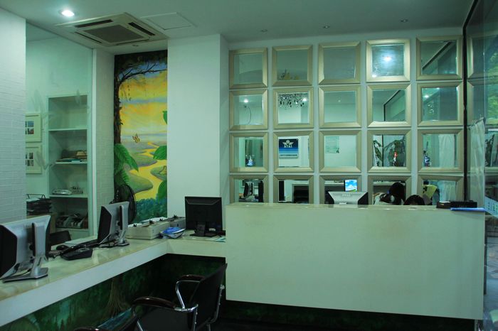 东河边最美的旅行社